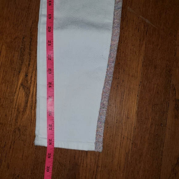 7 For All Mankind White Jeans with Pink Trim NWT - Picture 10 of 13